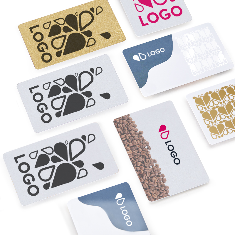 Cartes PVC avec finitions spéciales