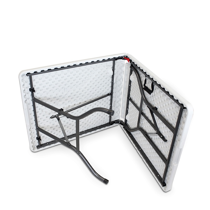 table avec nappe personnalisée 002